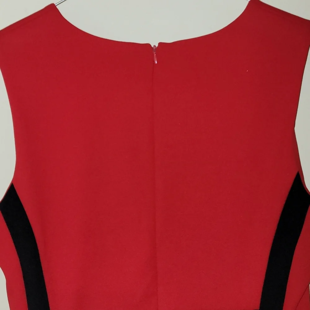 Red dress with black color blocking - Picture 5 of 6